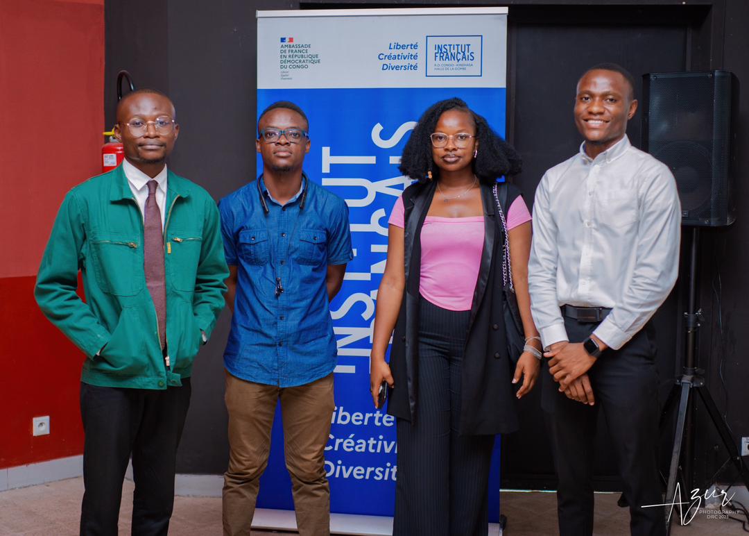 Éducation aux Médias et aux Outils Numériques : Un Enjeu Crucial pour une Société Saine et Résiliente